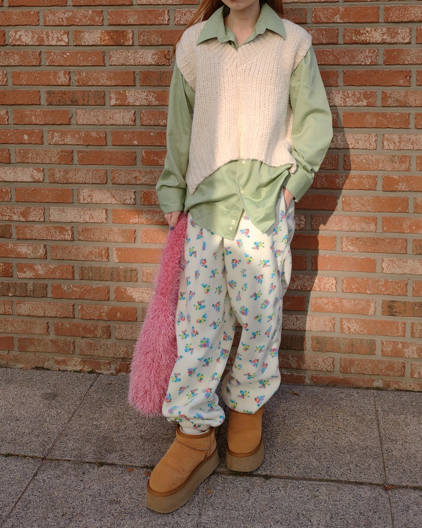 volume V neck knit vest