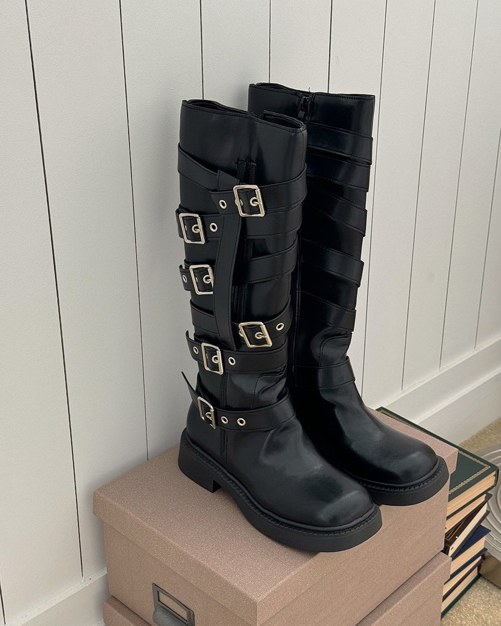 overlapped belt boots