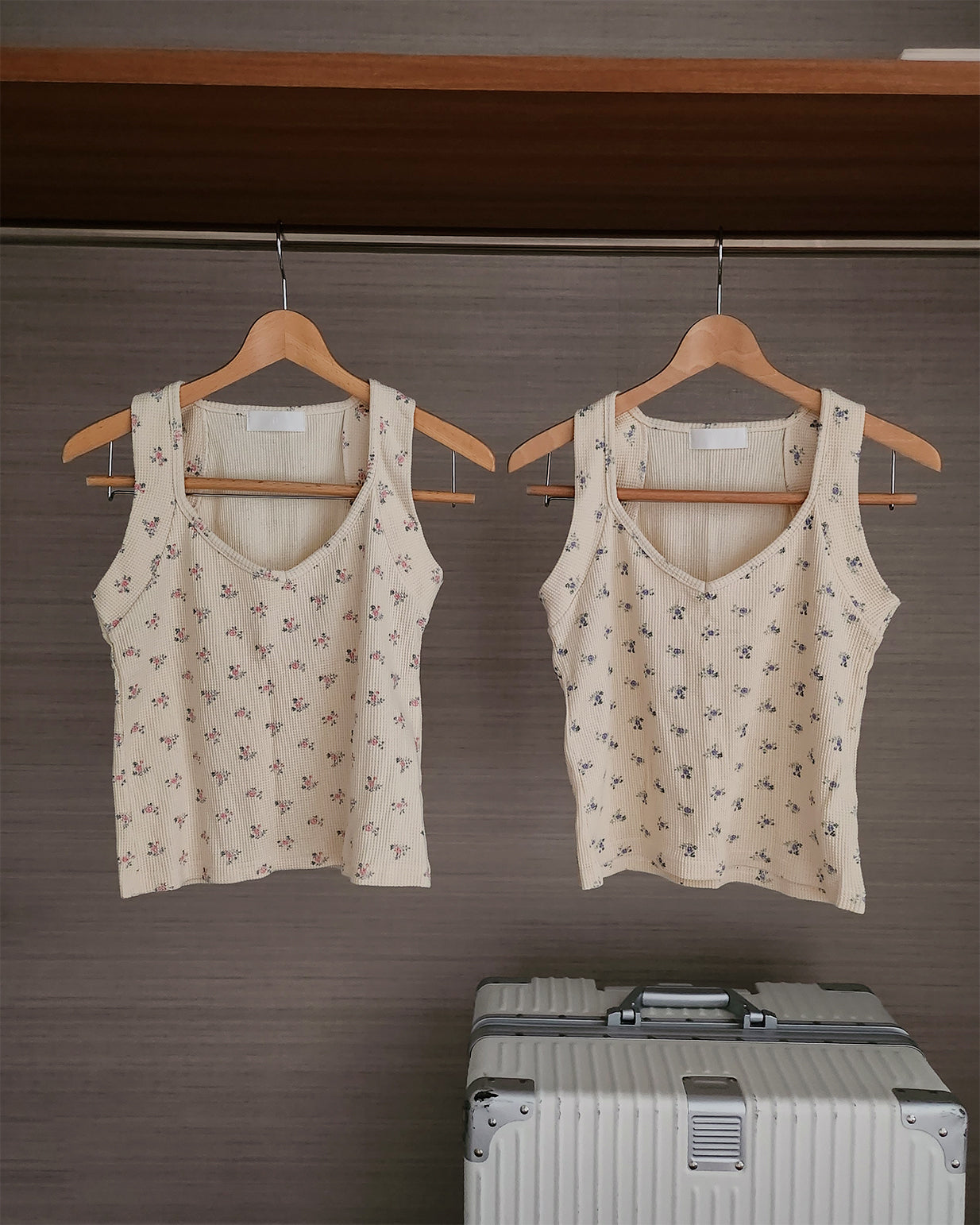 flower waffle sleeve less top