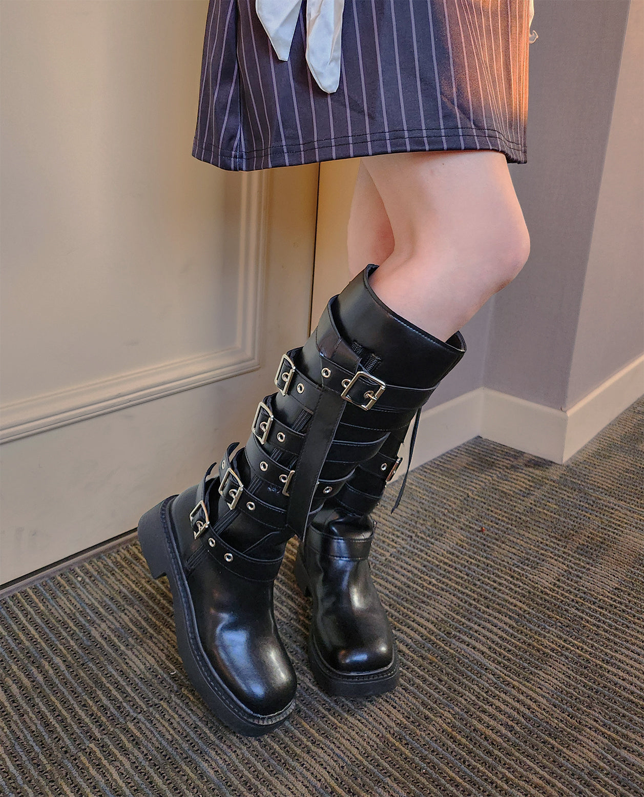 overlapped belt boots