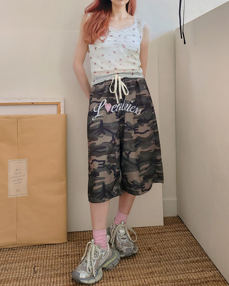 camo lettering logo half pants