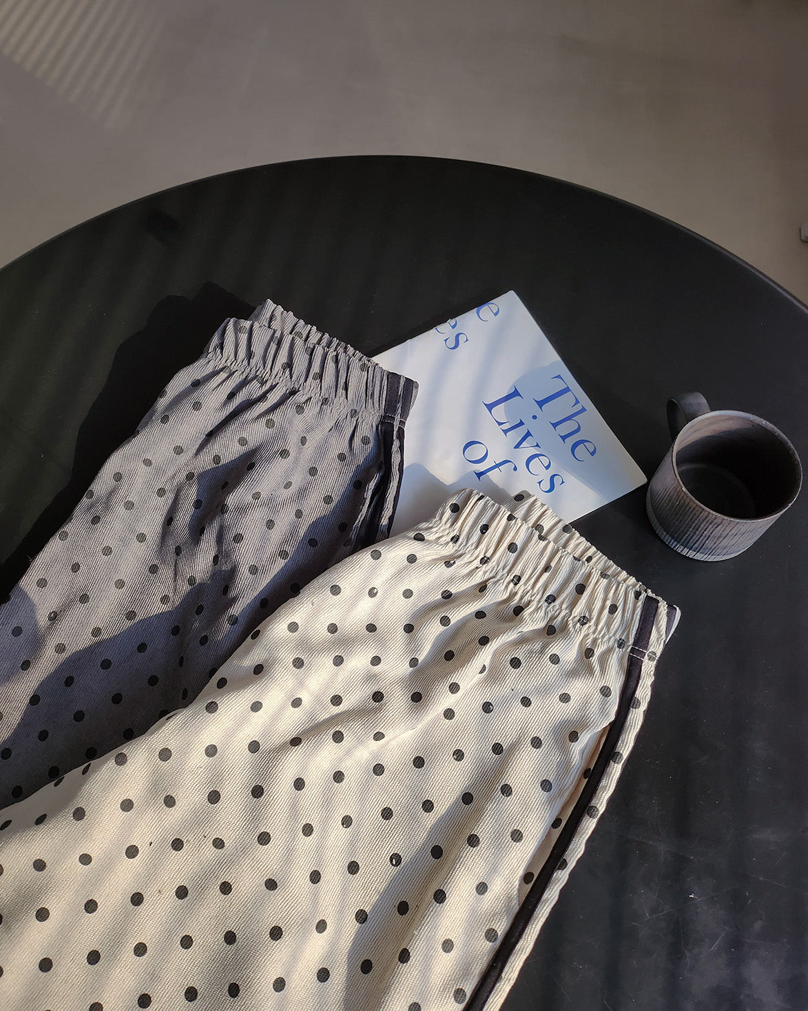 dot side line light corduroy pants