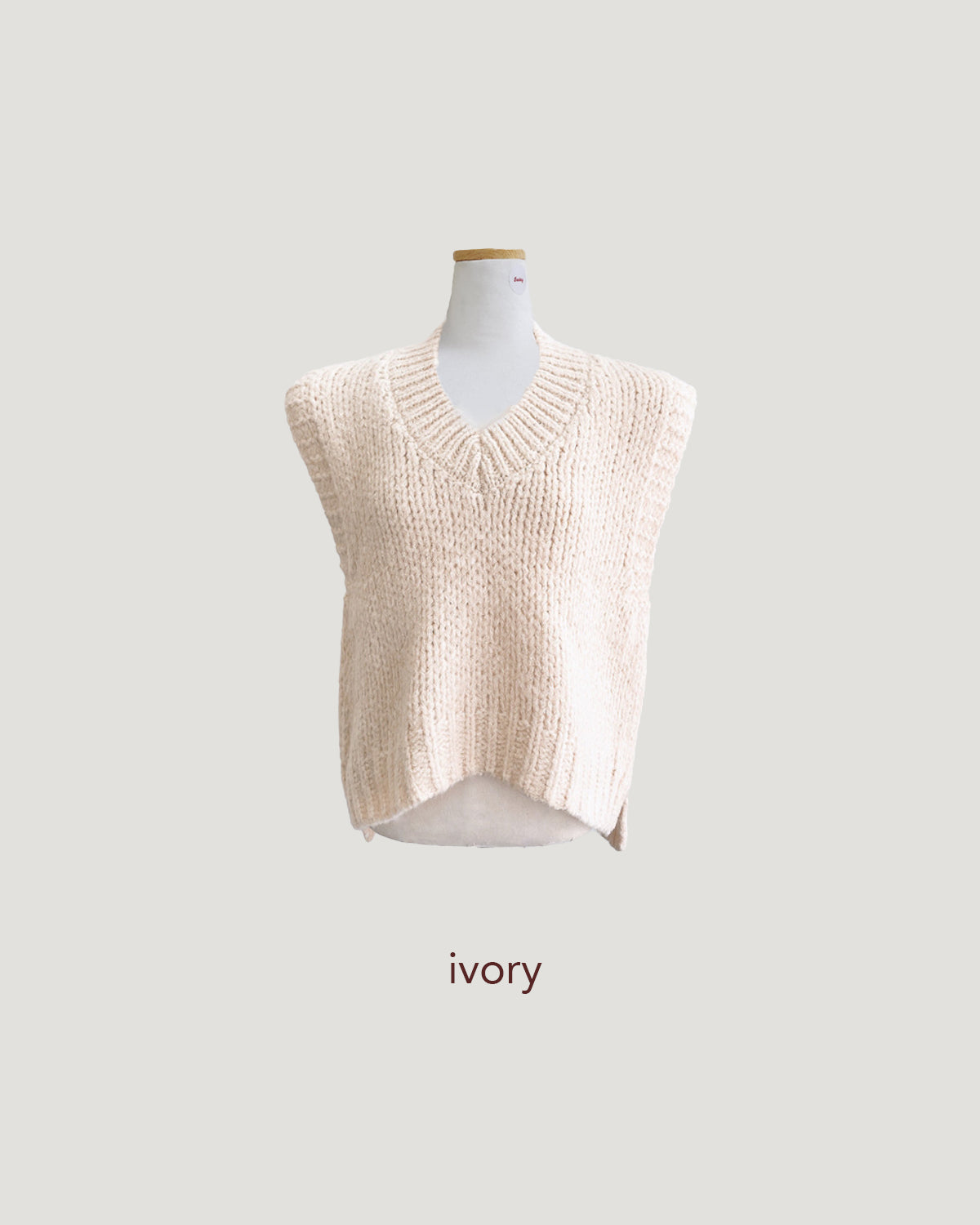 volume V neck knit vest