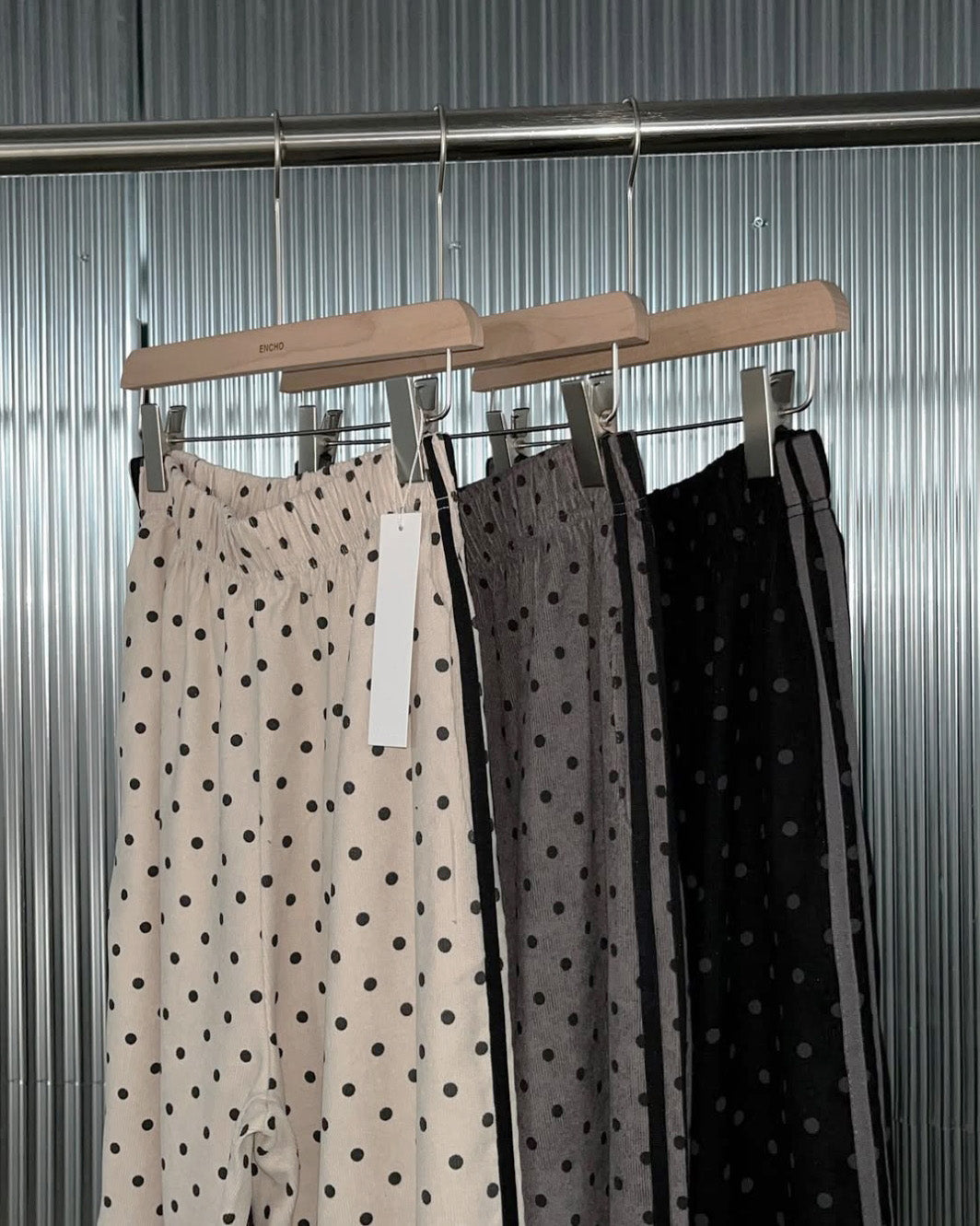 dot side line light corduroy pants