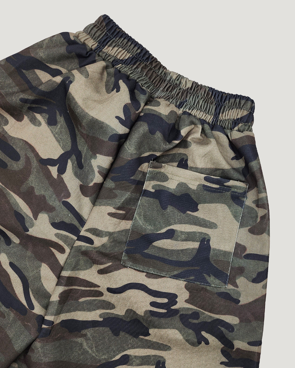 camo lettering logo half pants
