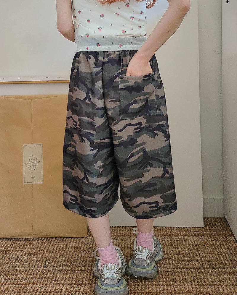 camo lettering logo half pants
