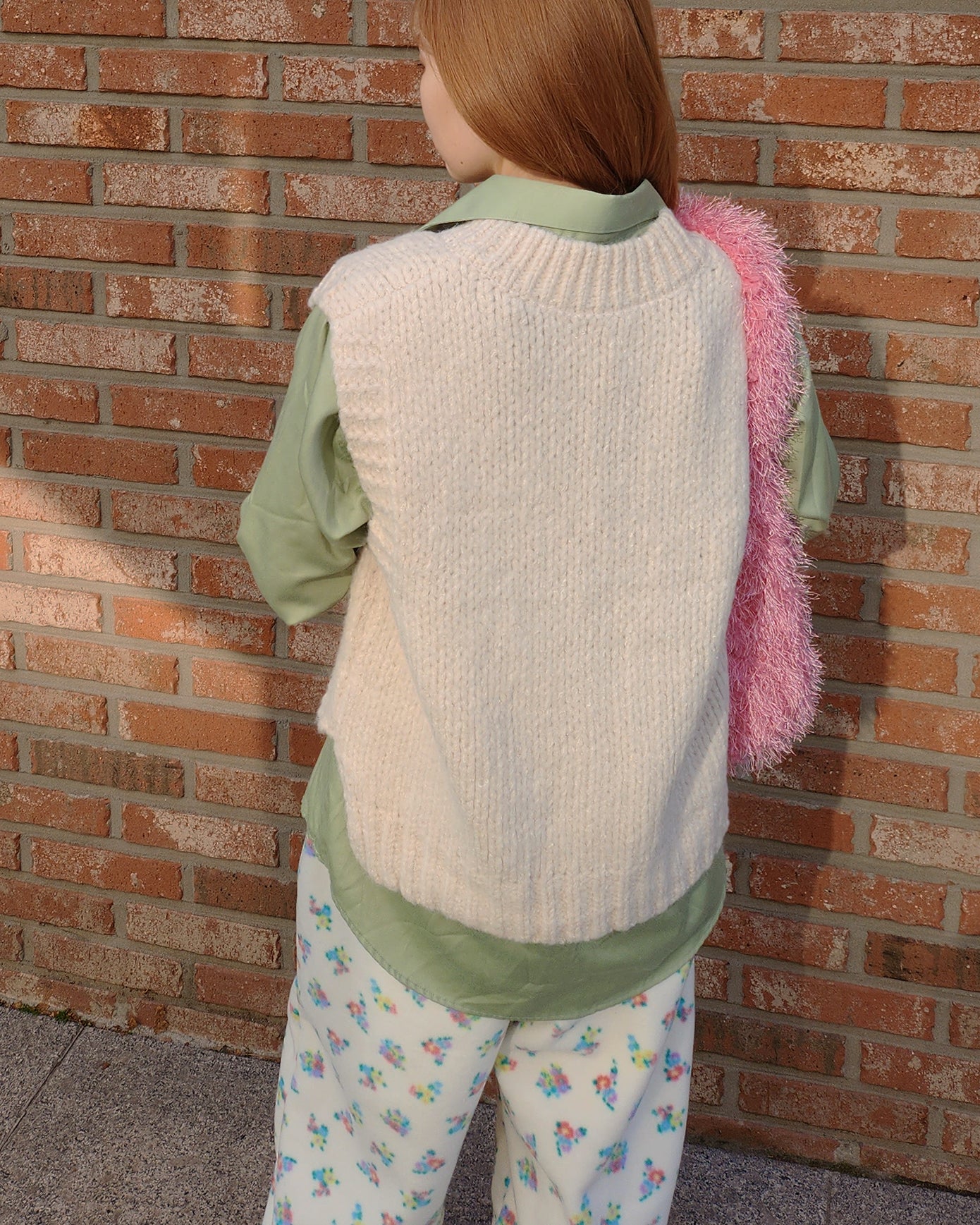 volume V neck knit vest