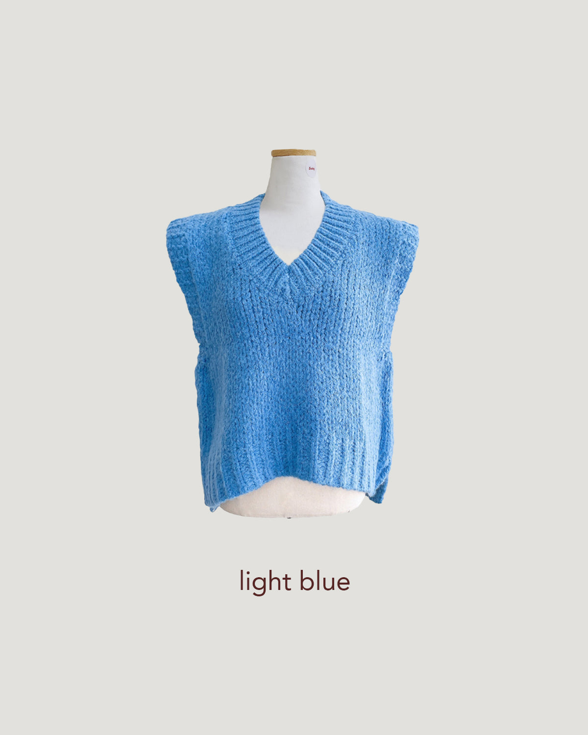 volume V neck knit vest