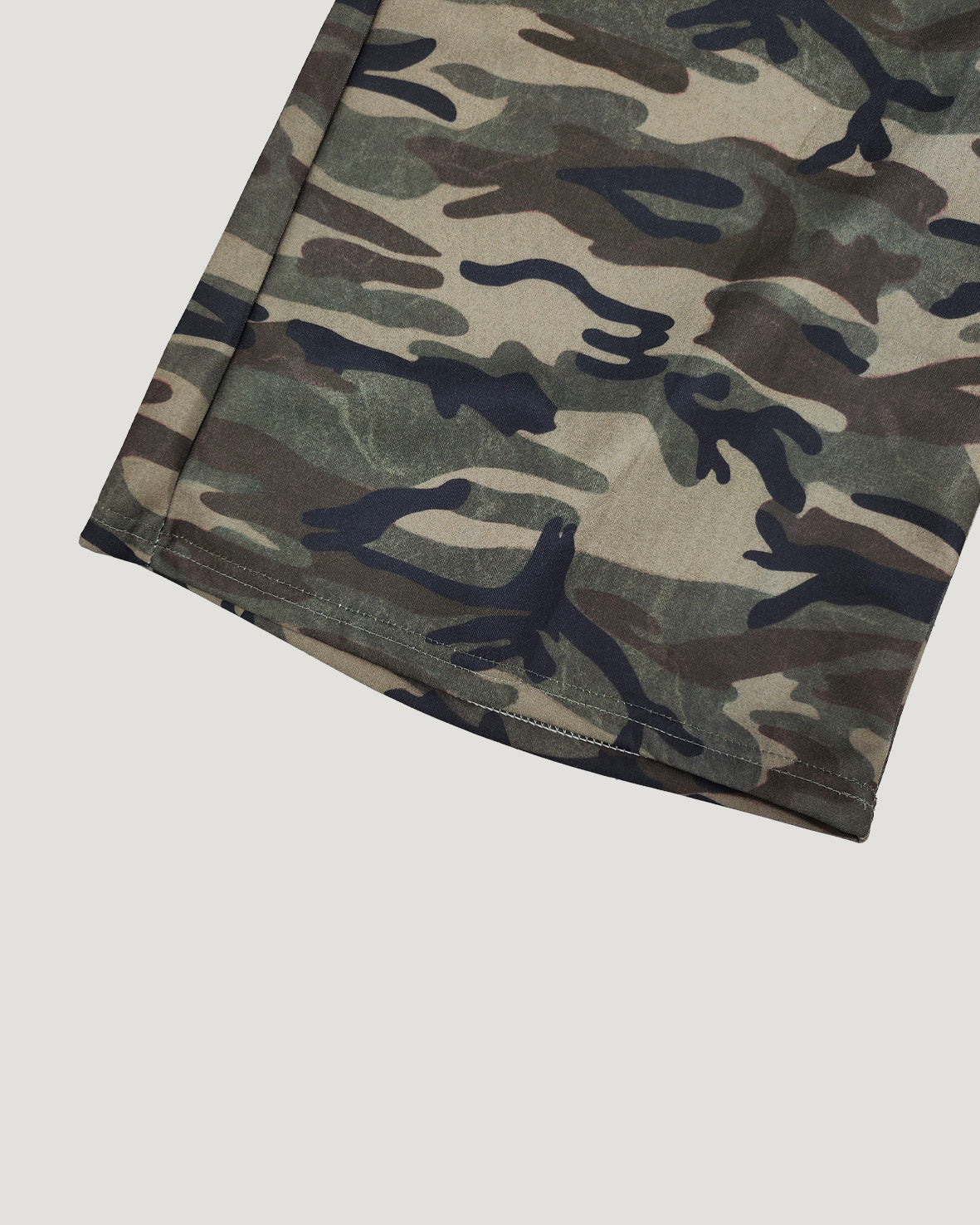 camo lettering logo half pants