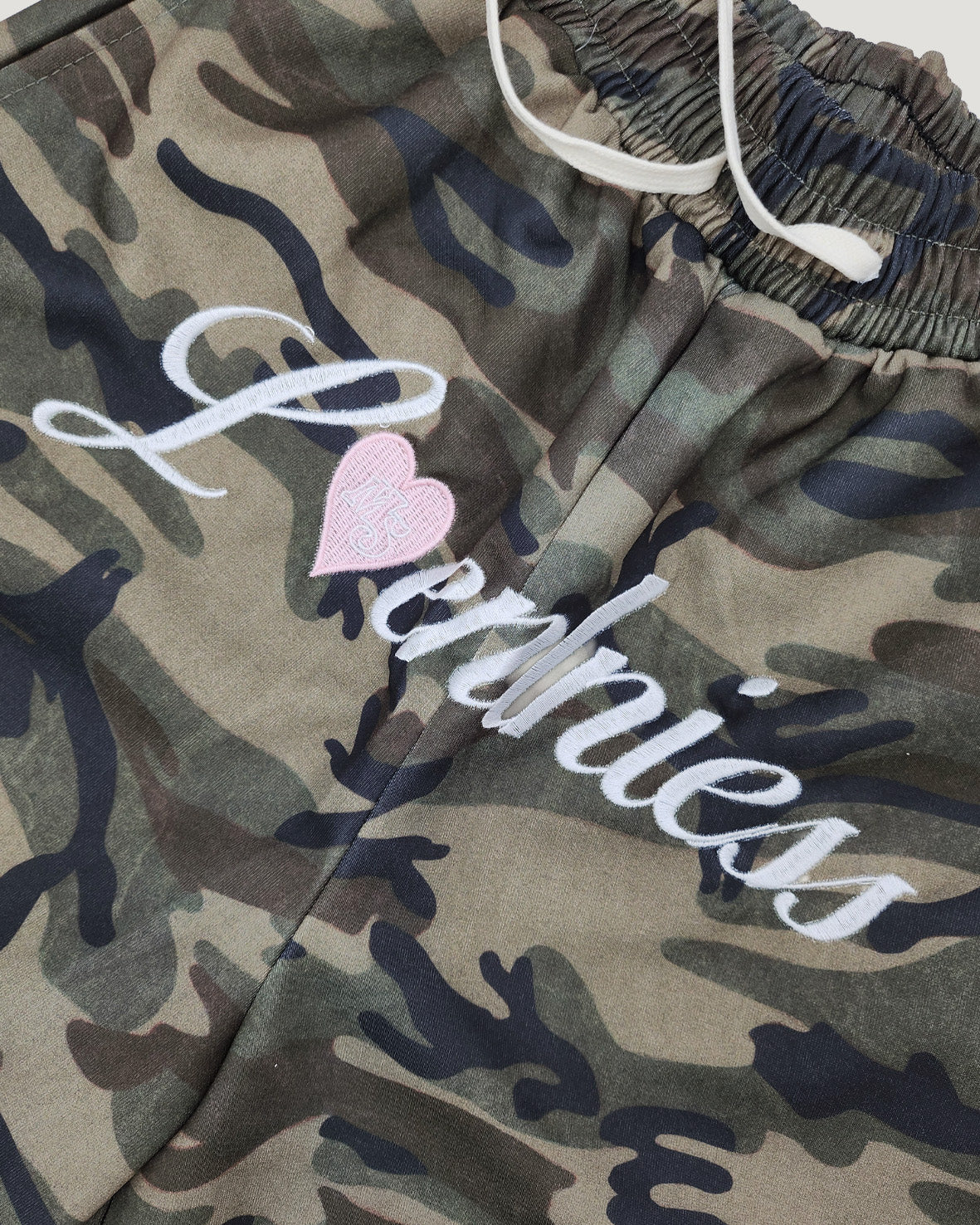 camo lettering logo half pants