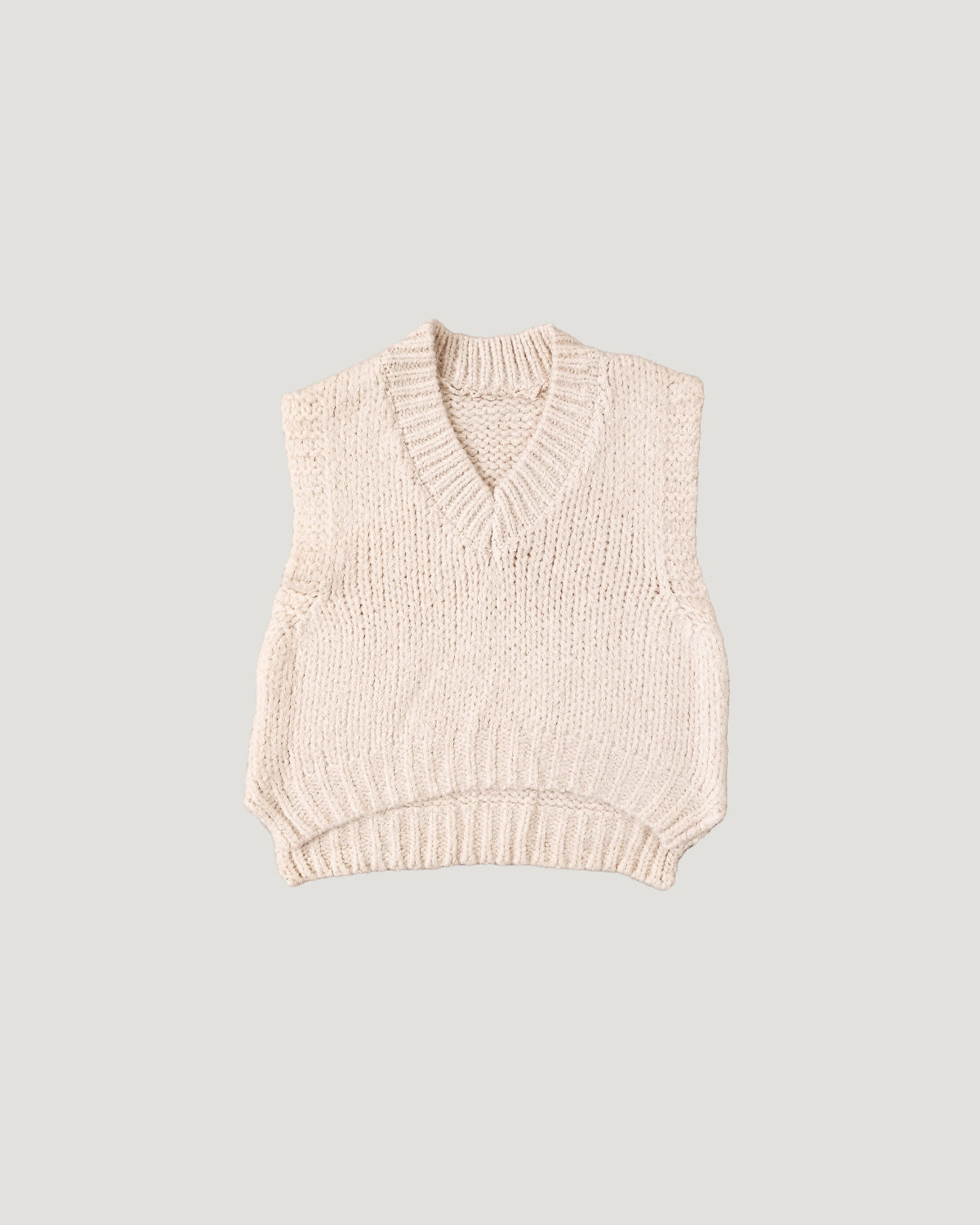 volume V neck knit vest
