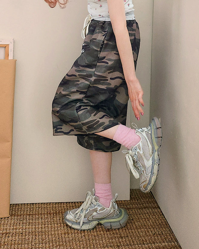 camo lettering logo half pants