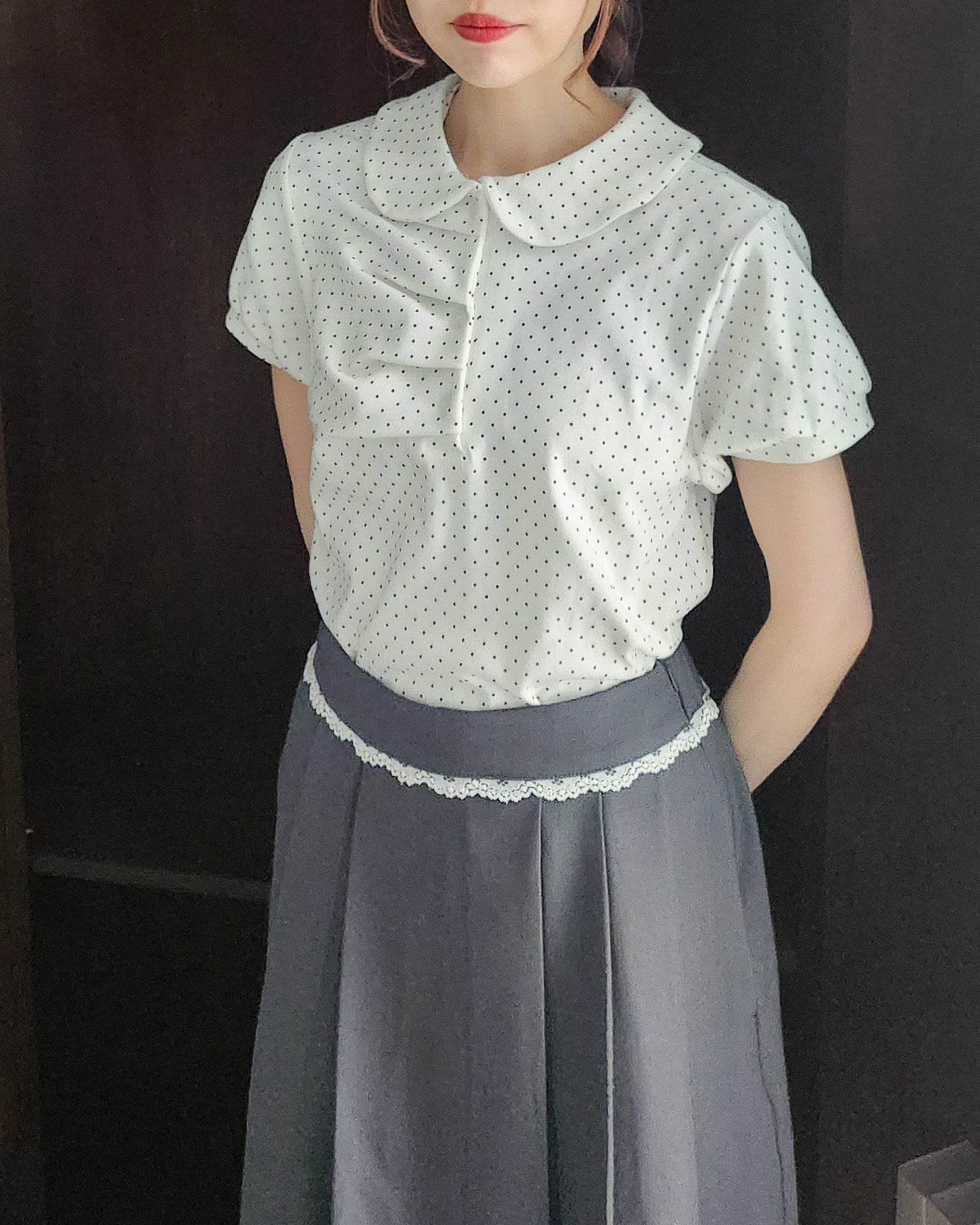 dot puff sleeve collar T