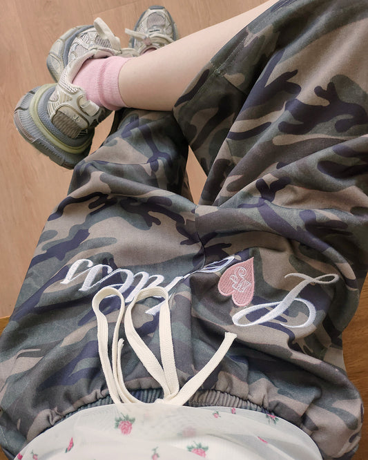 camo lettering logo half pants