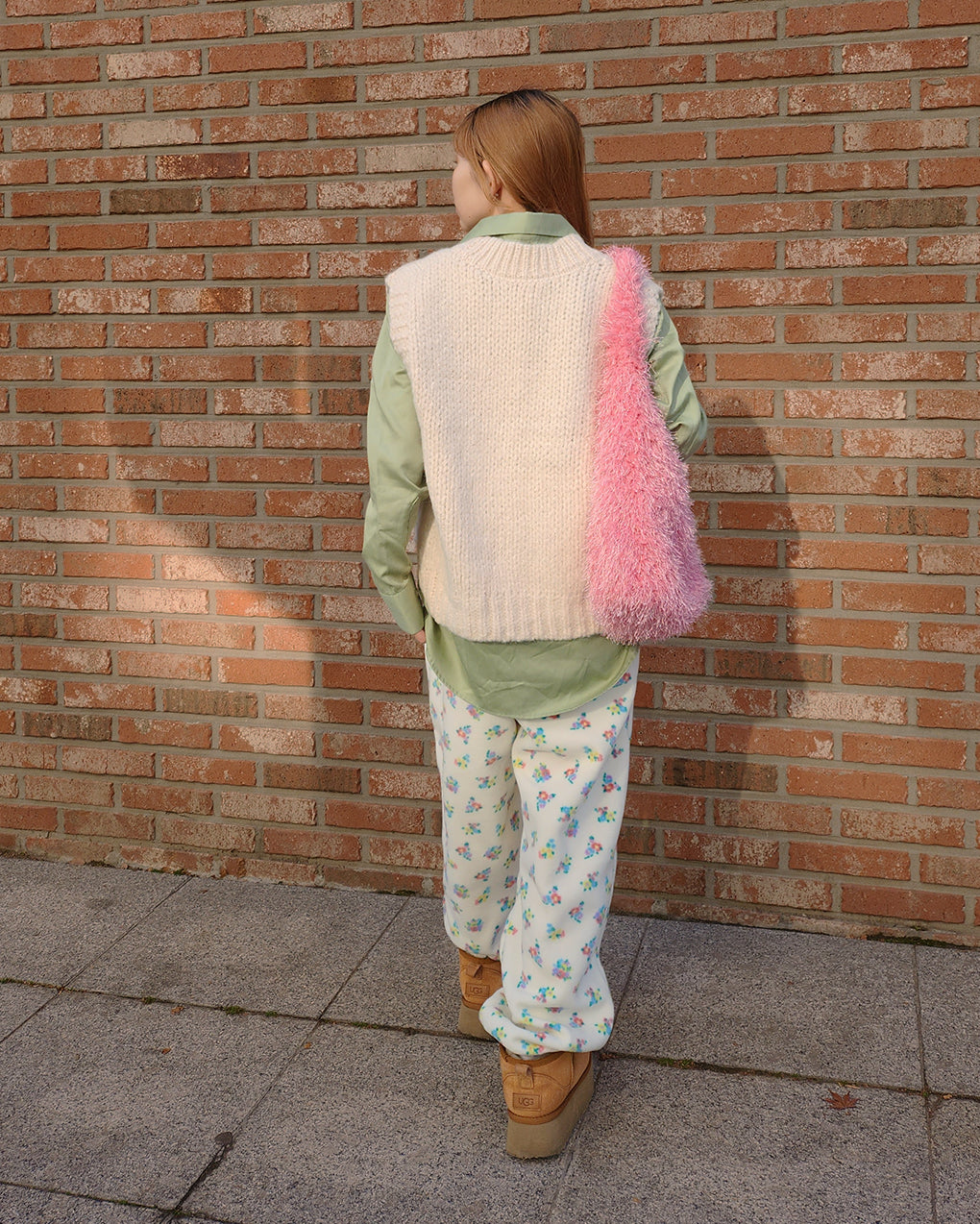 volume V neck knit vest