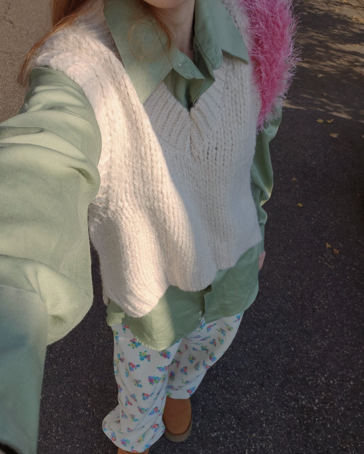 volume V neck knit vest