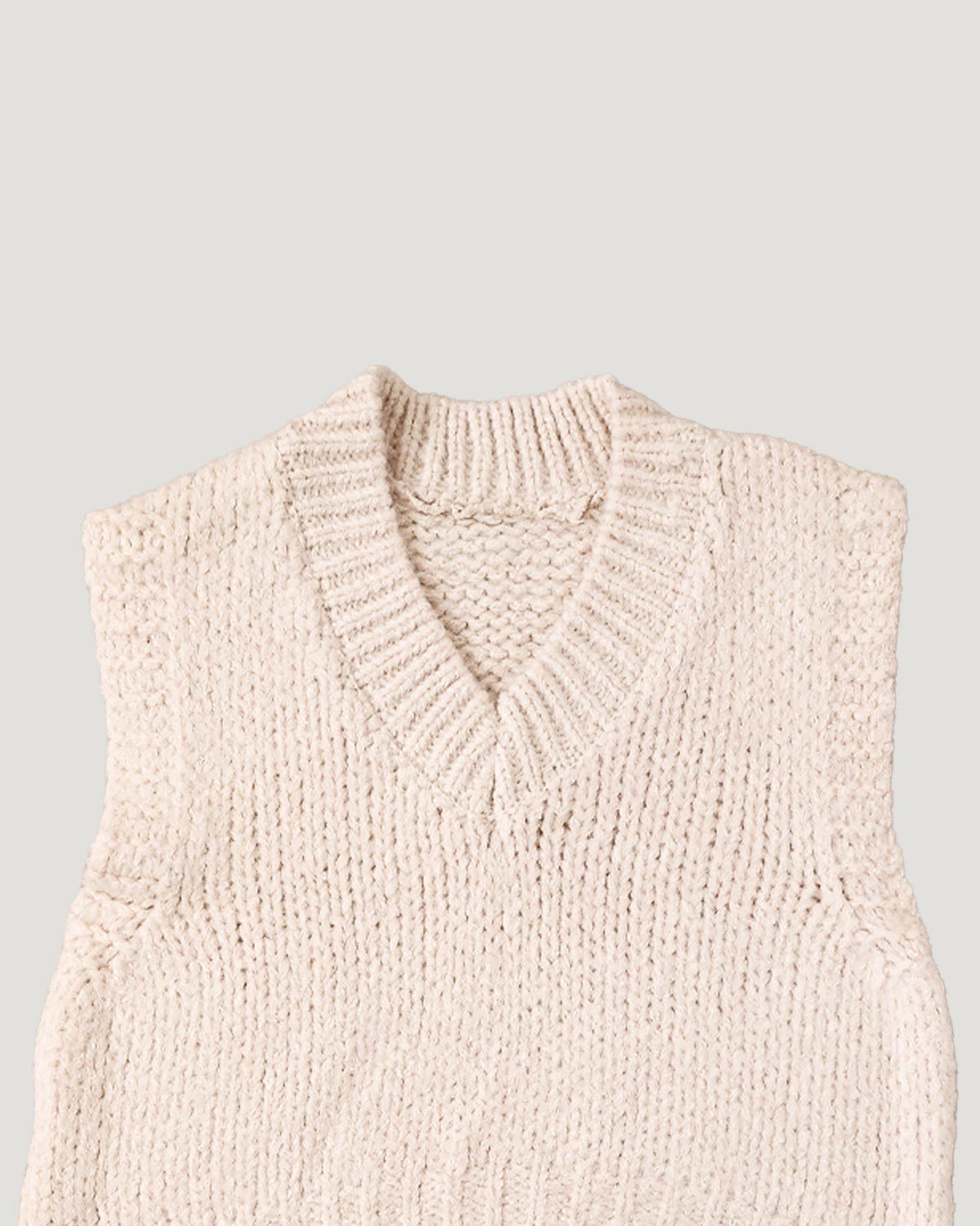 volume V neck knit vest