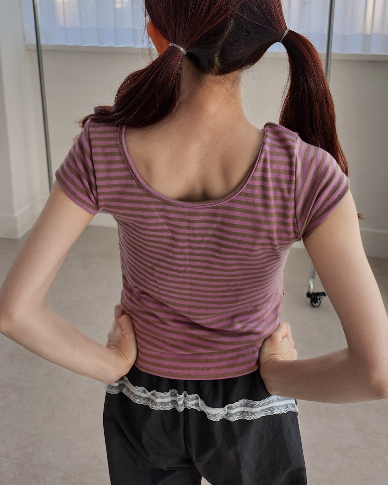 color stripe U neck T