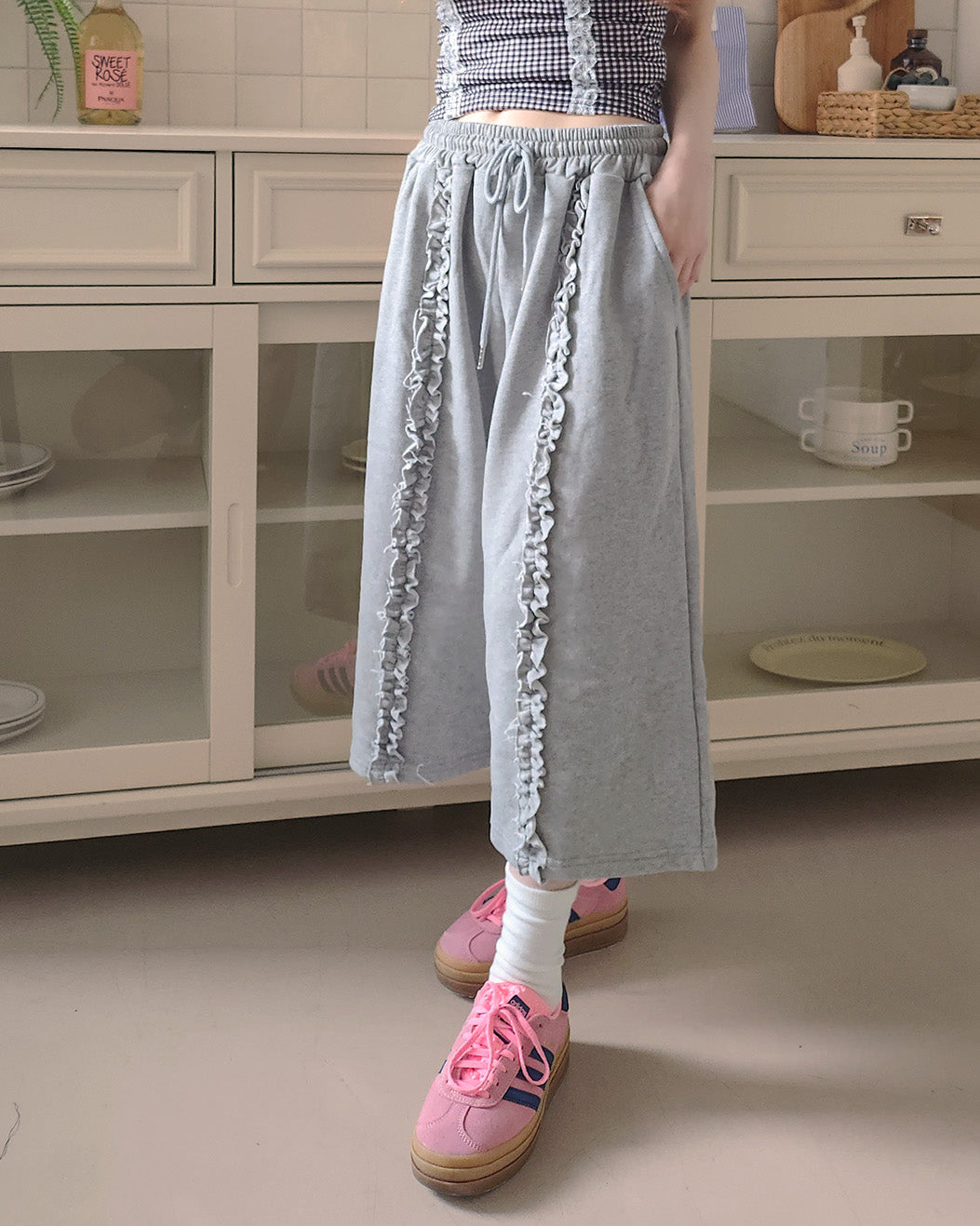 frill sweat half pants