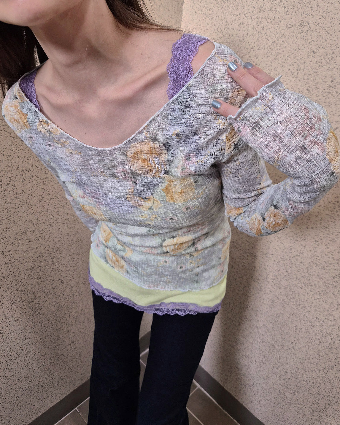 blurred rose V neck long sleeve top