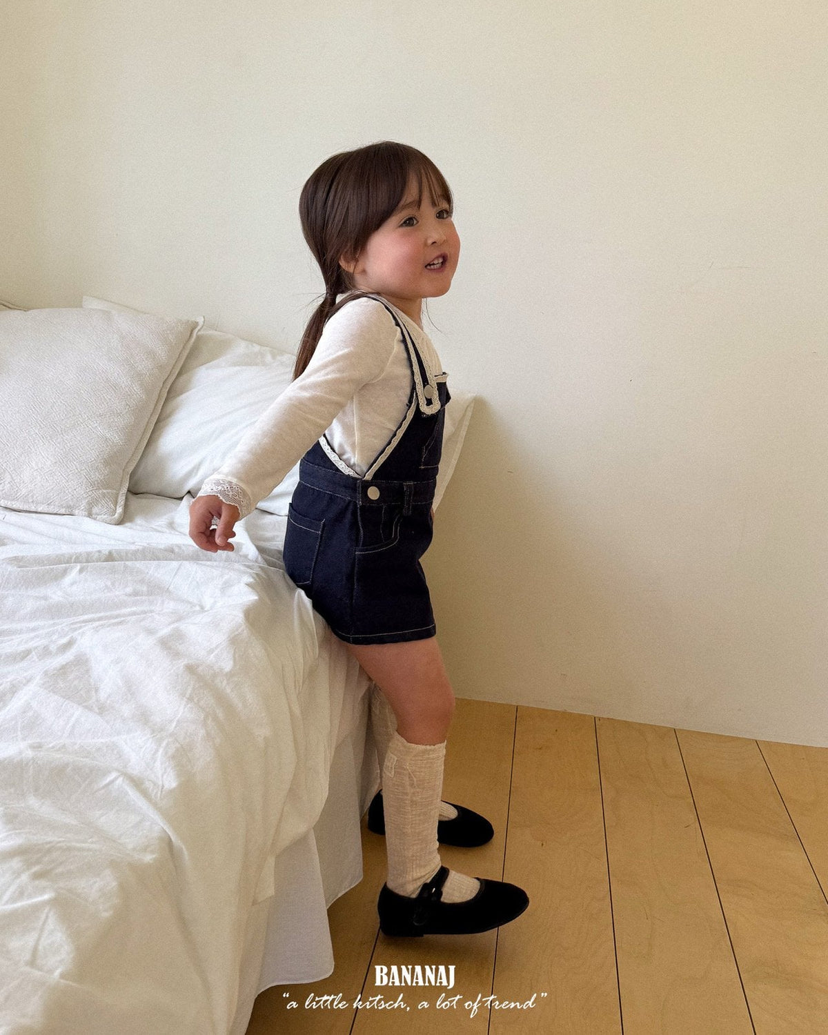 【BANANAJ】lace suspender dress