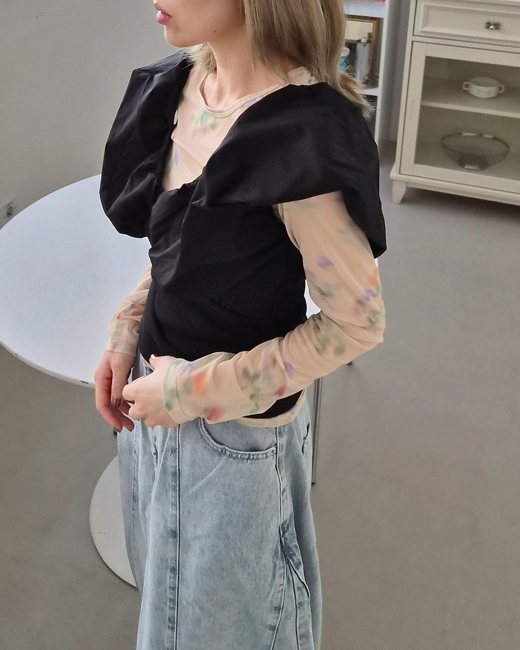 V neck puff shoulder top