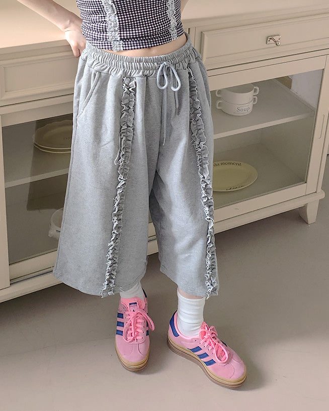 frill sweat half pants
