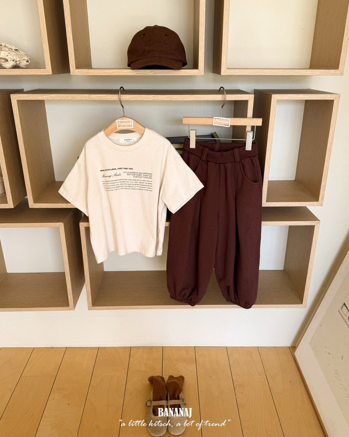 【BANANAJ】pig lettering tee
