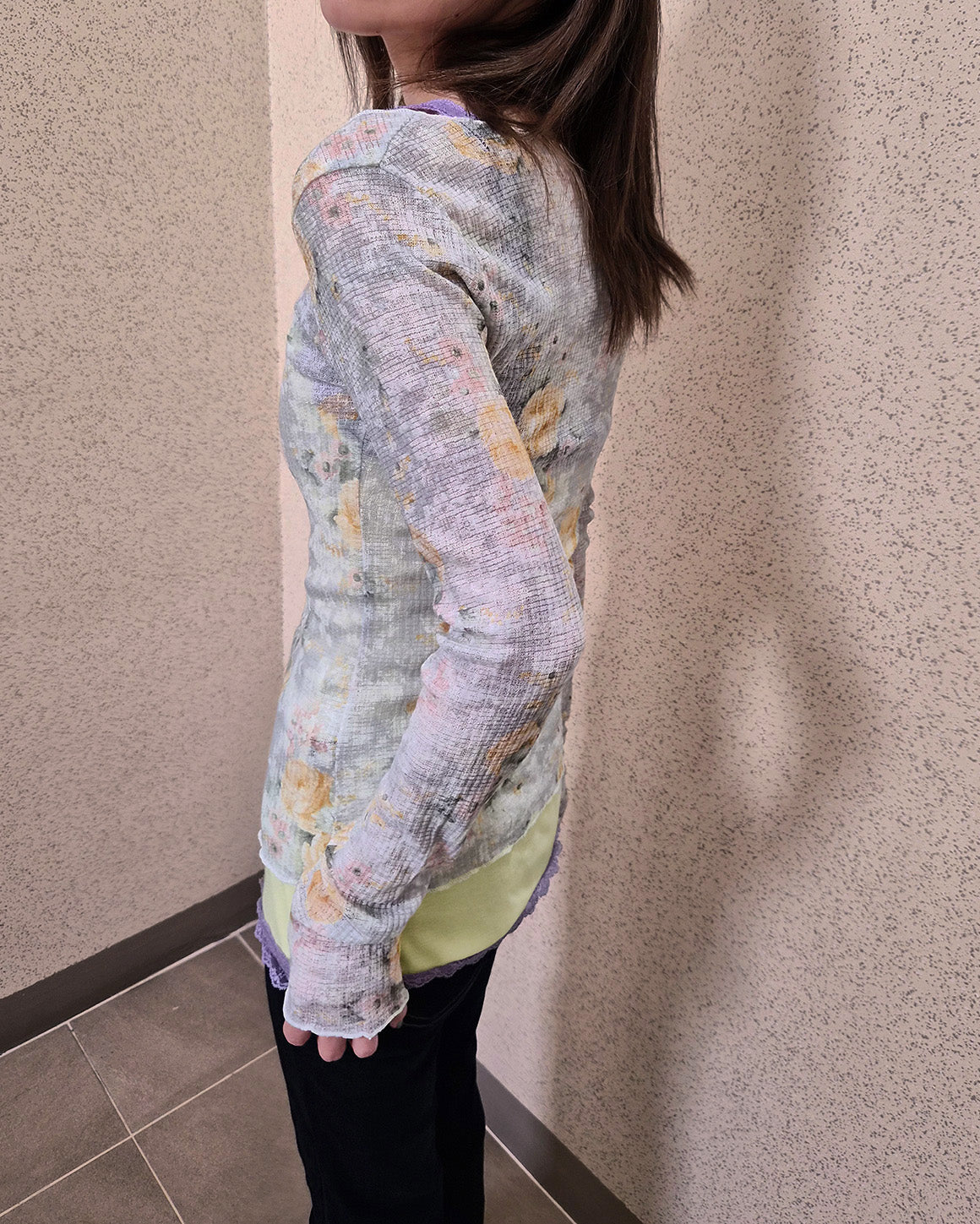blurred rose V neck long sleeve top