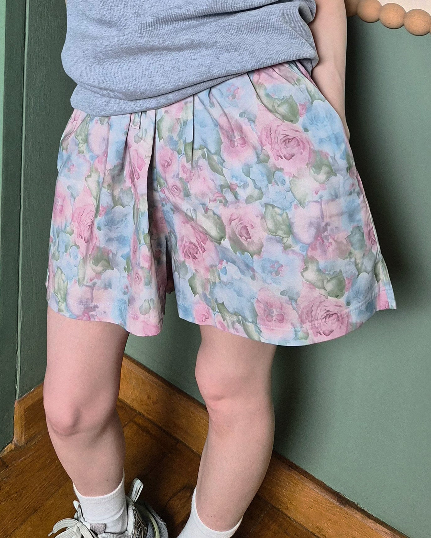 blurred flower short pants