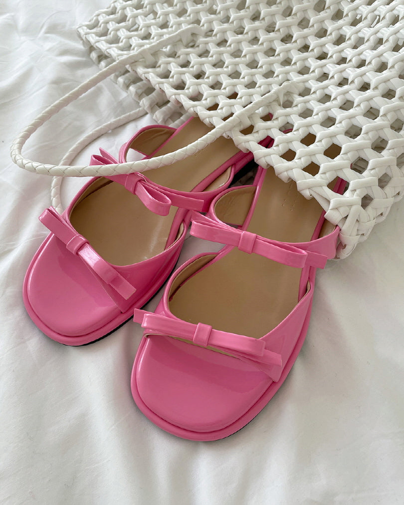 round ribbon sandals