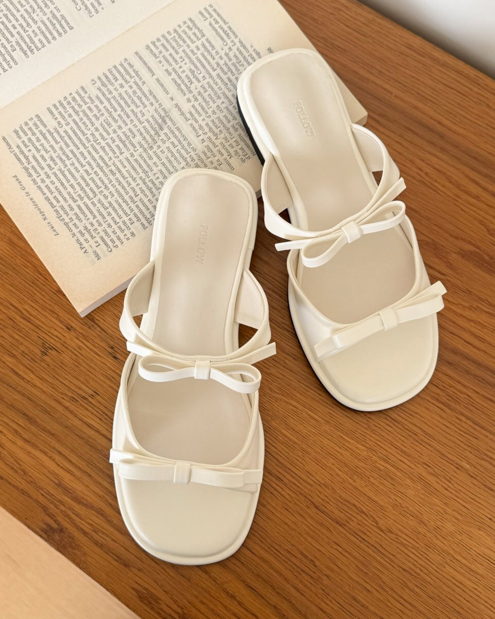 round ribbon sandals