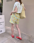 blurred flower short pants