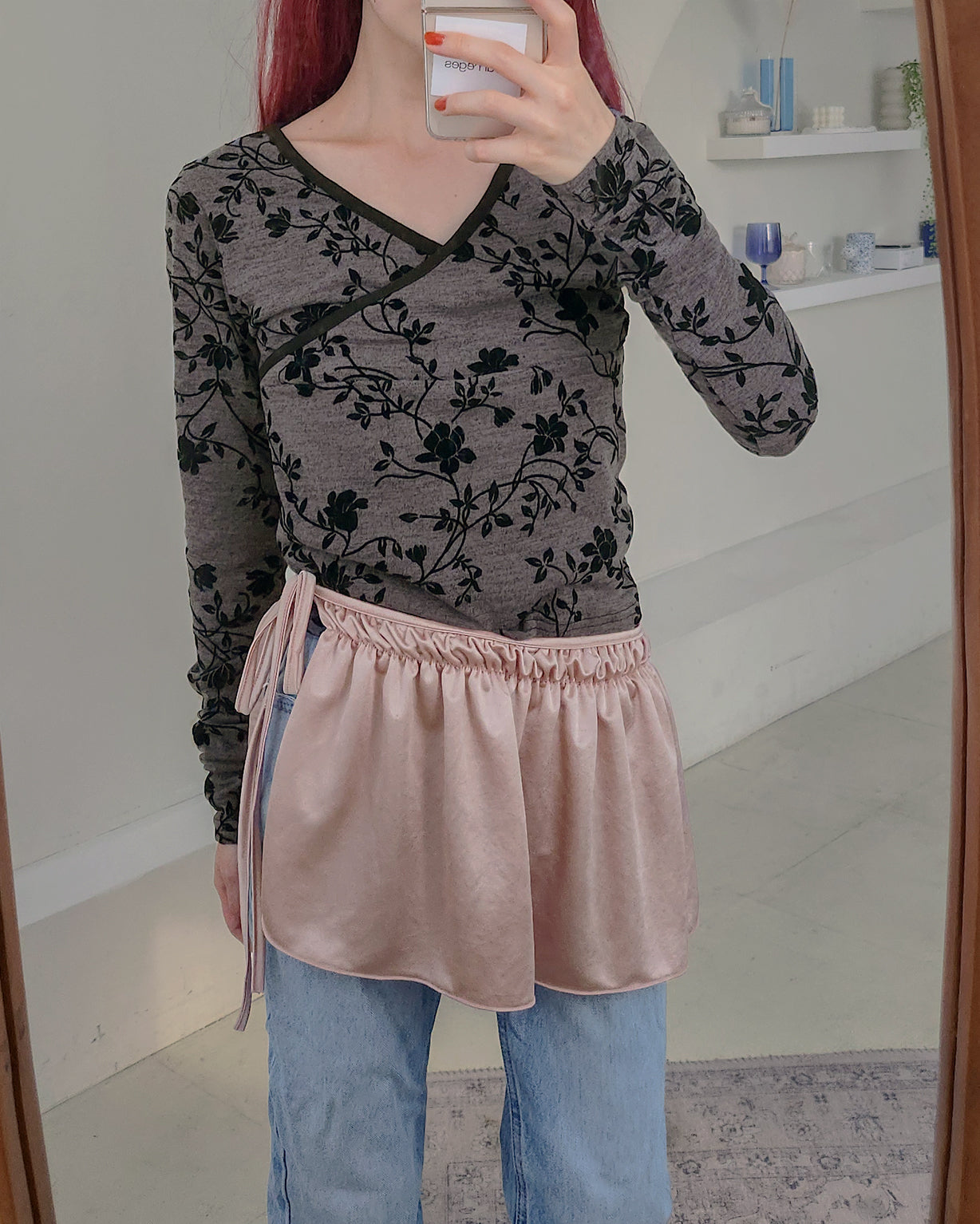 rose velvet pattern V neck top