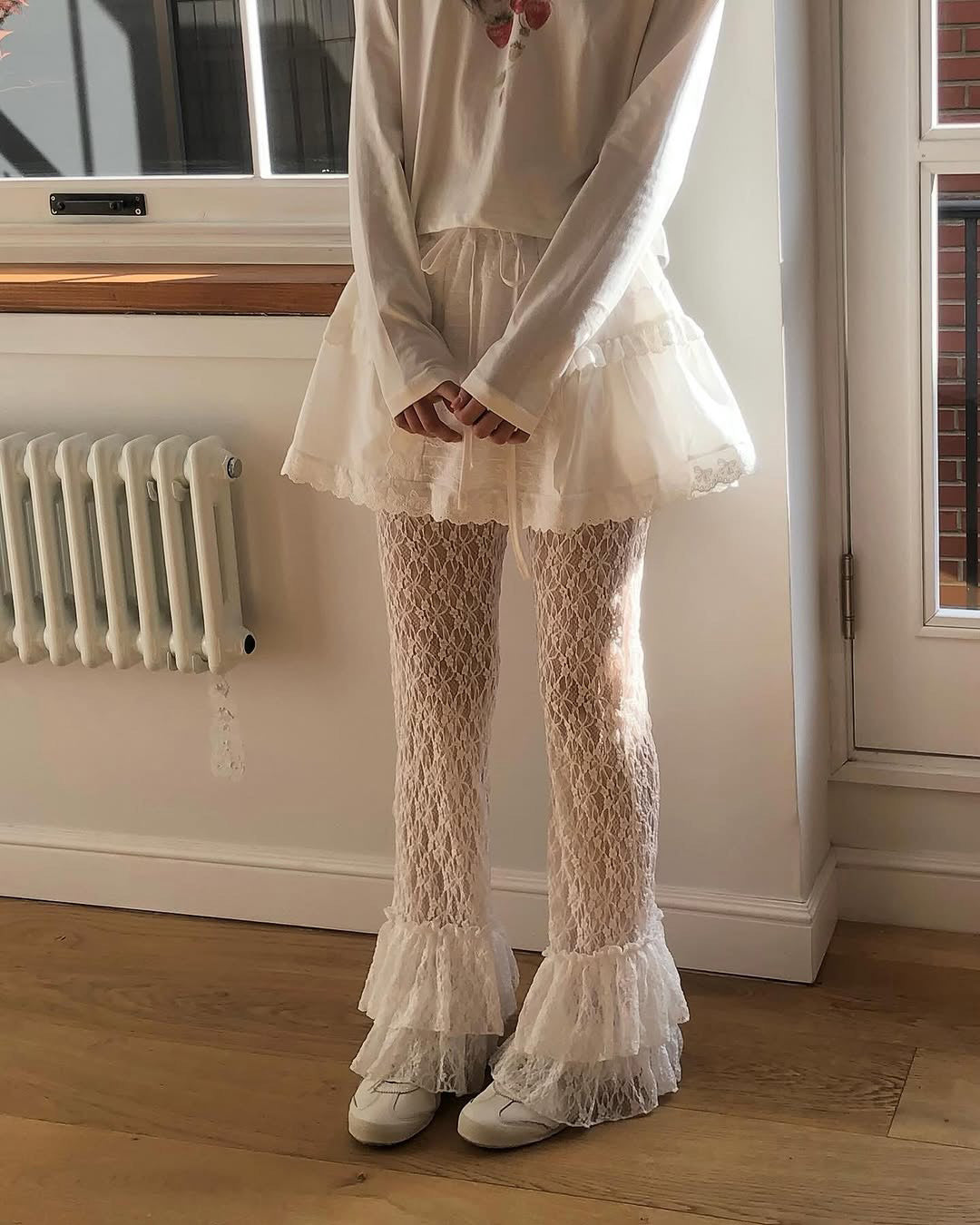 lace hem frill pants
