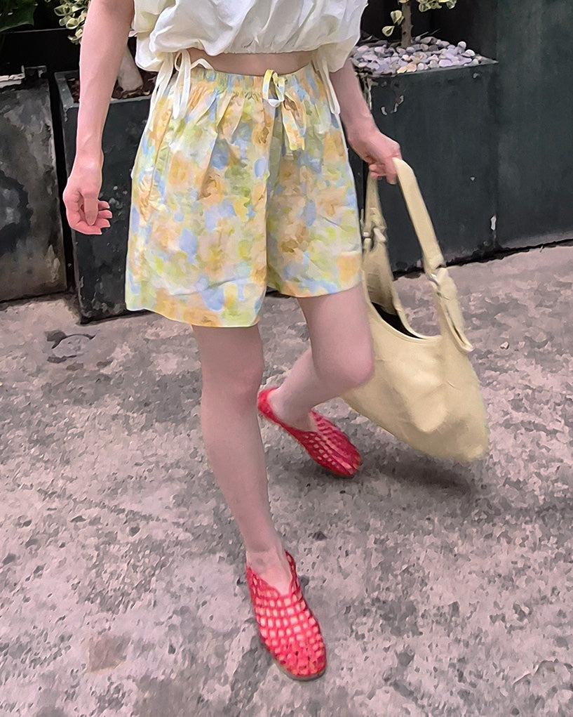 blurred flower short pants