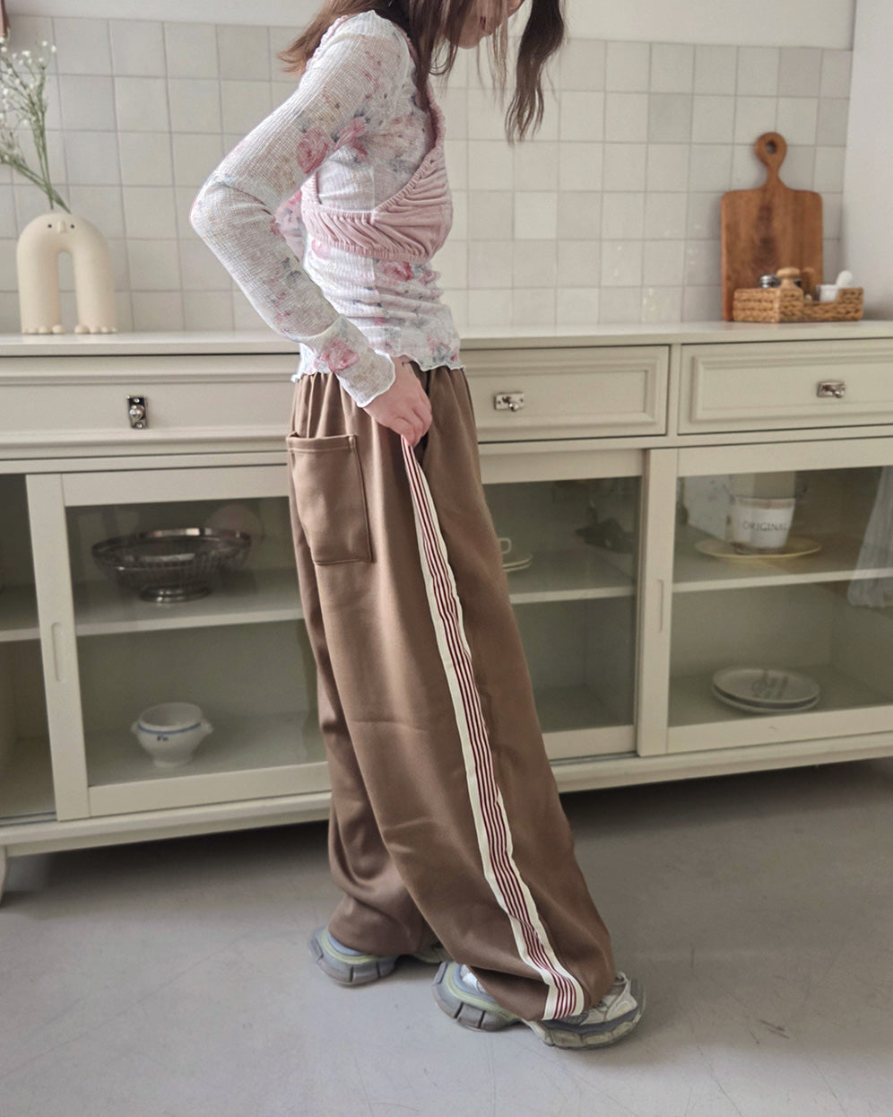 blurred rose V neck long sleeve top
