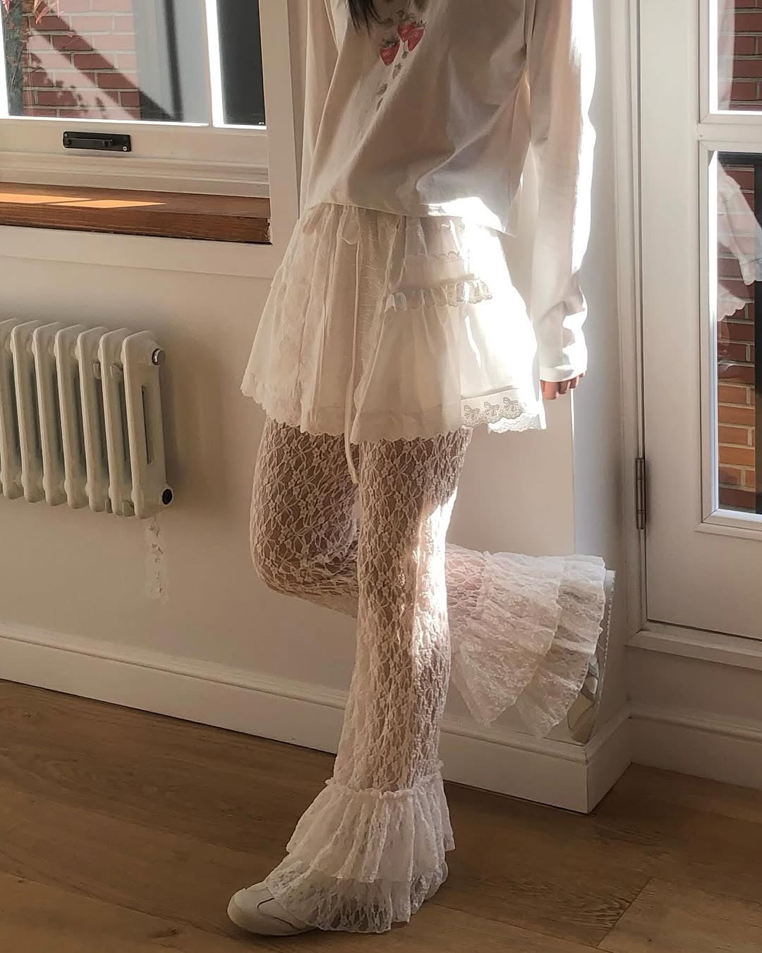 lace hem frill pants