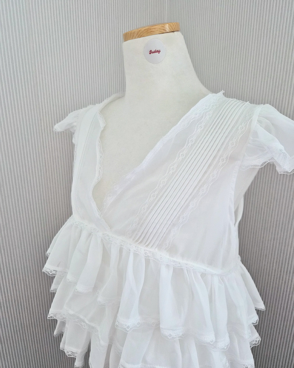 V neck tiered chiffon sleeveless  blouse