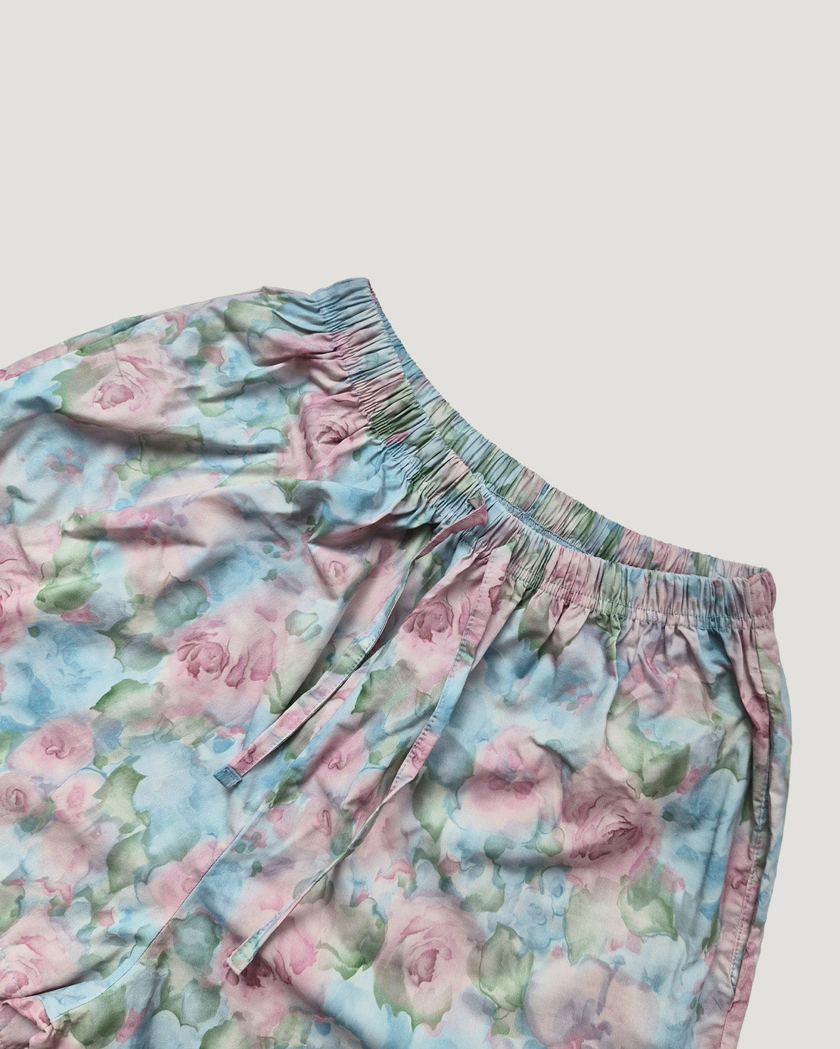 blurred flower short pants