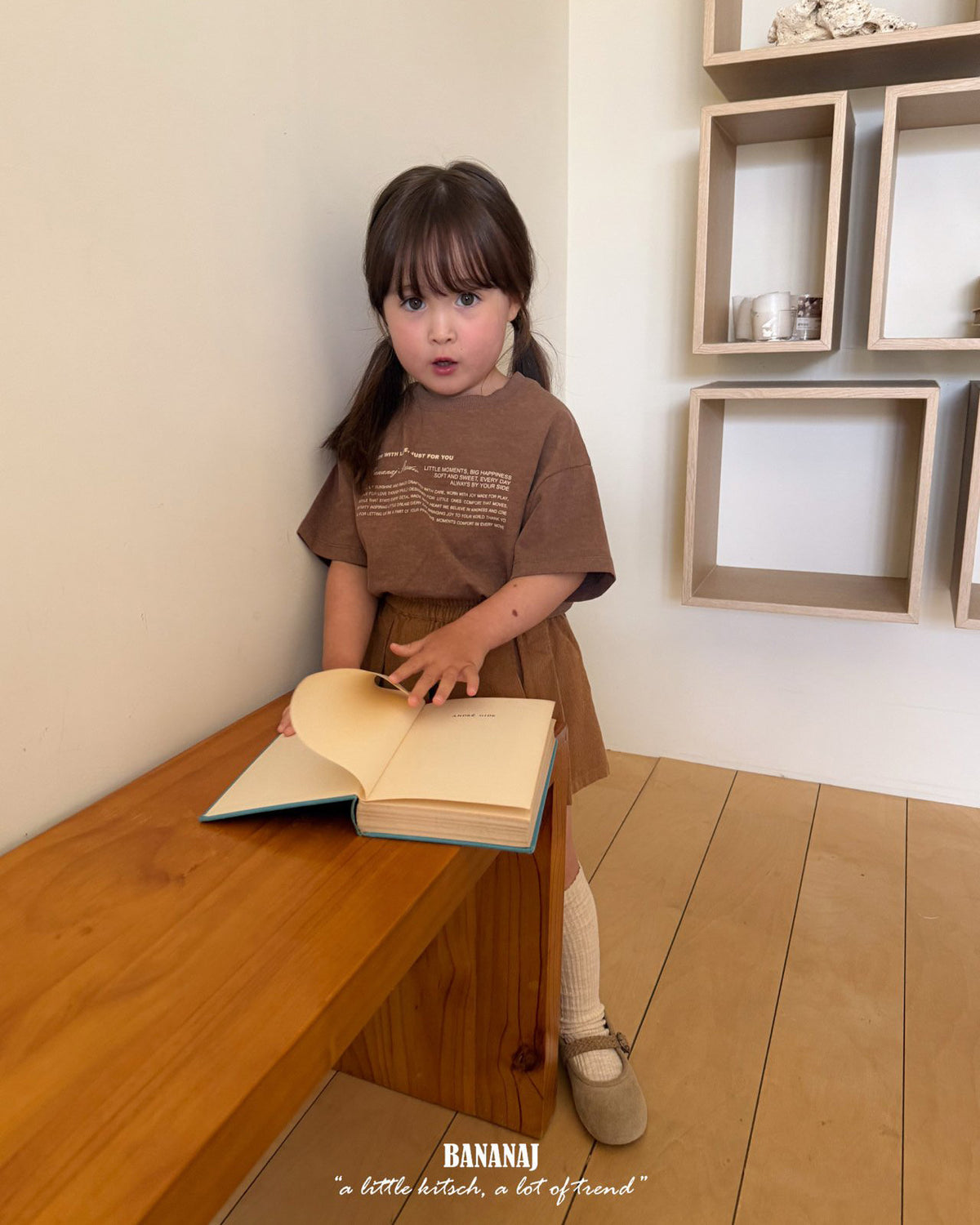 【BANANAJ】pig lettering tee