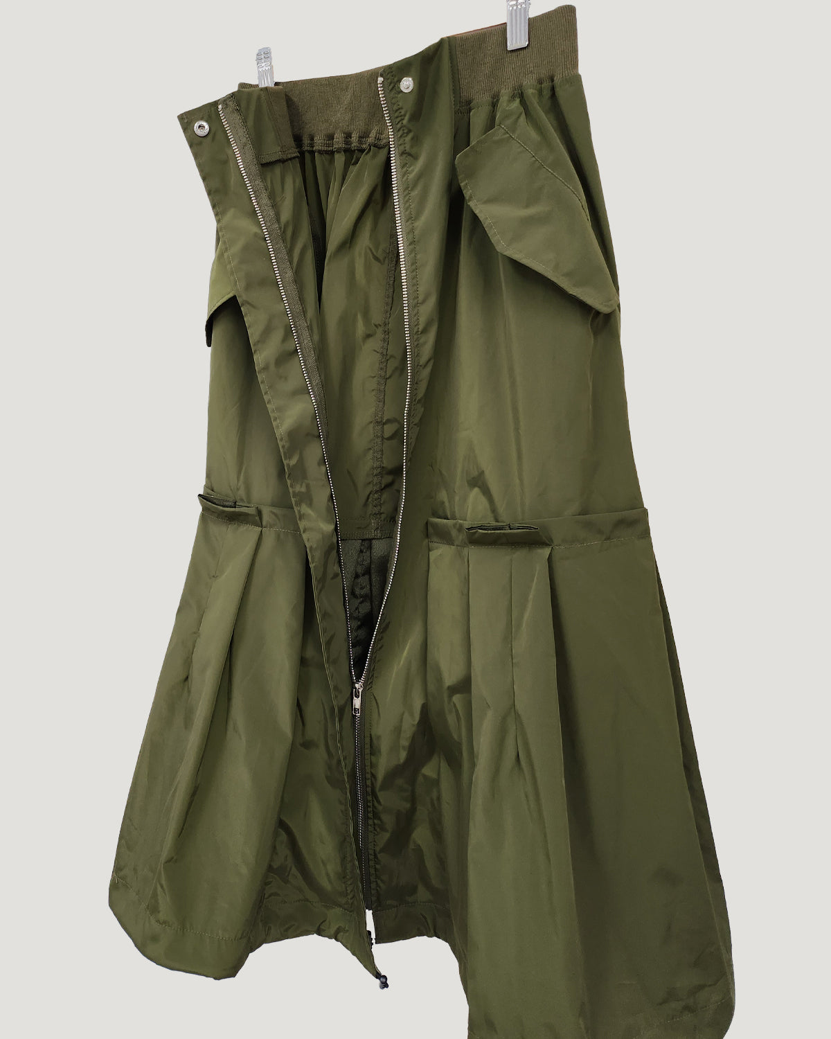 MA-1 like row pleated nylon skirt