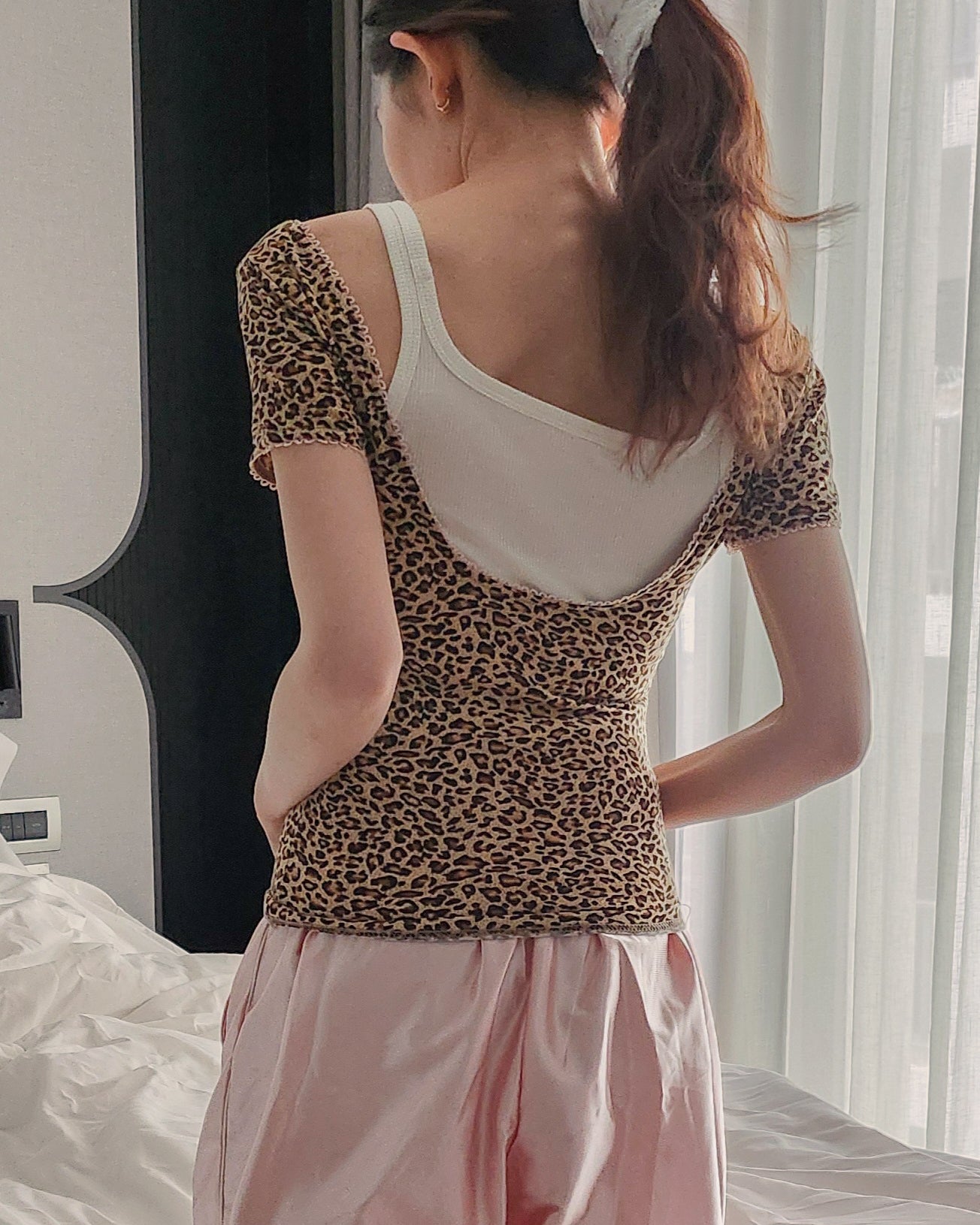 leopard lace point U neck T