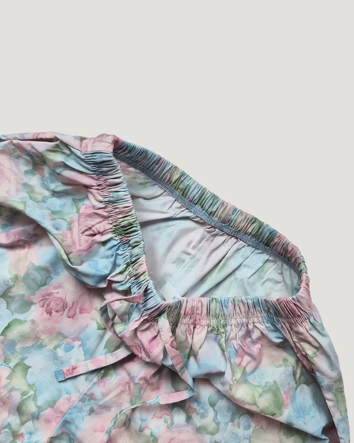 blurred flower short pants