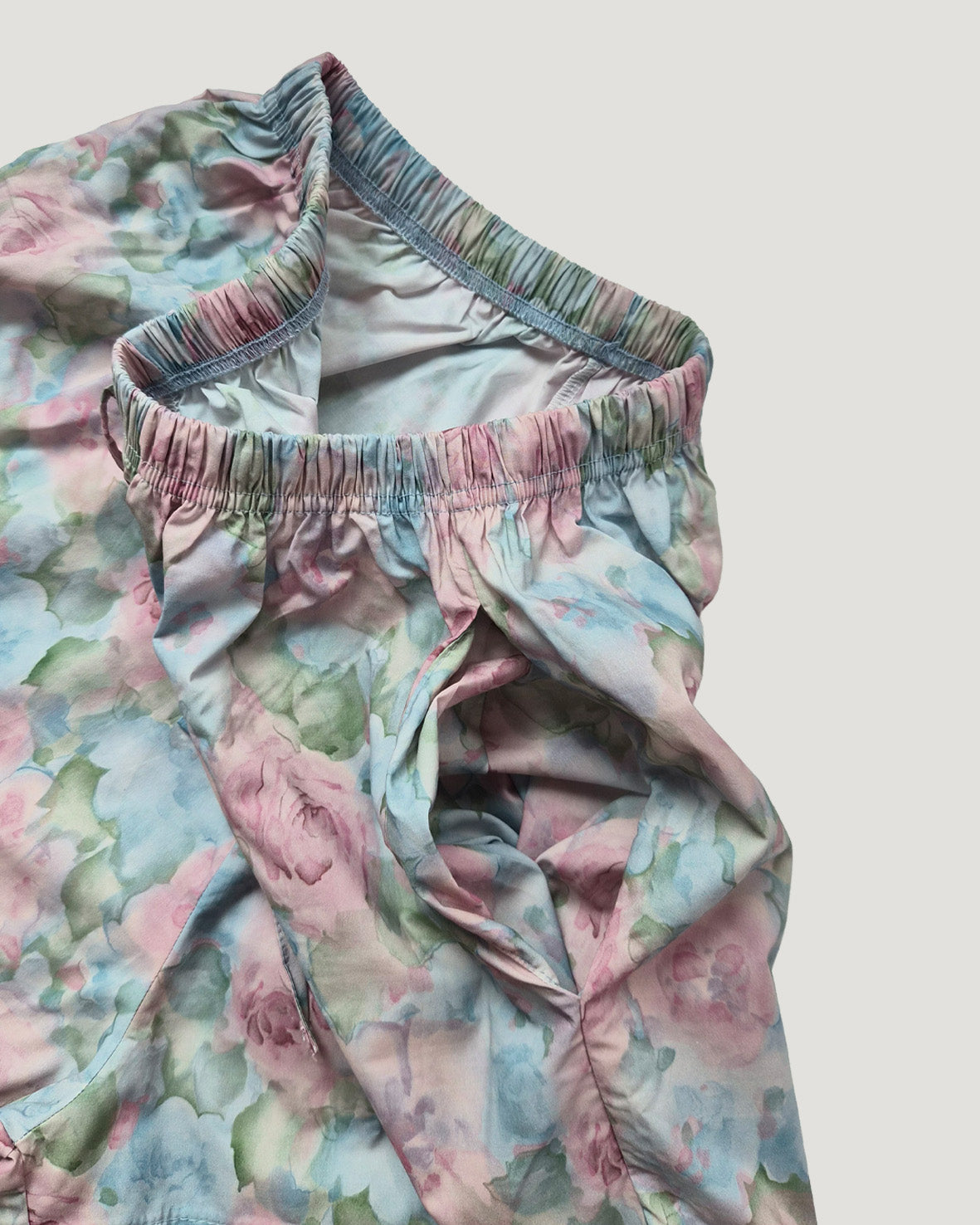 blurred flower short pants