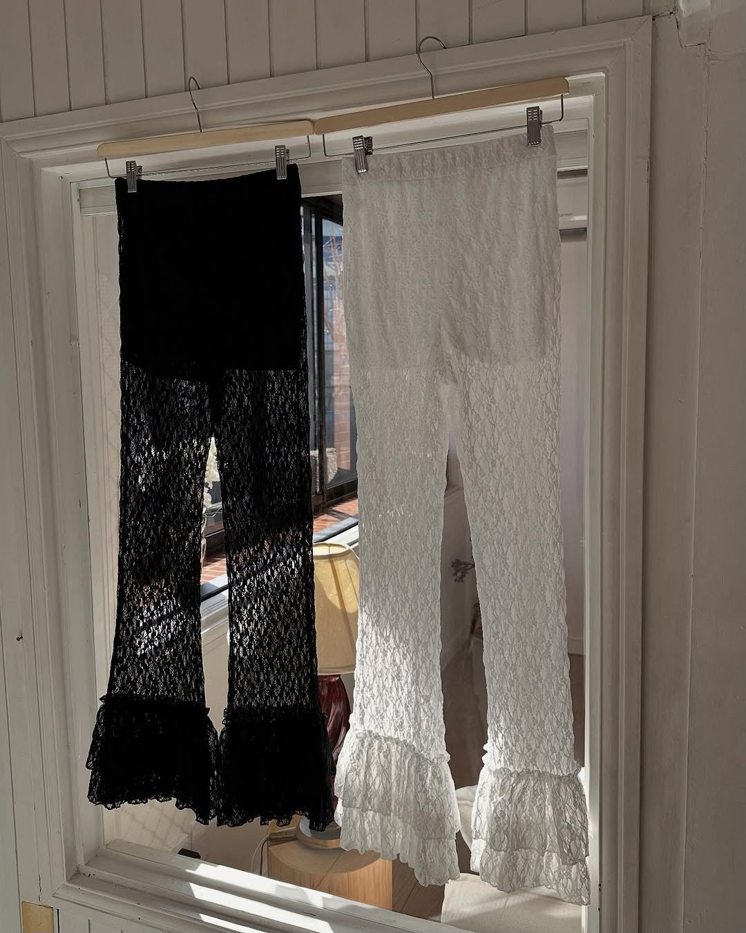 lace hem frill pants