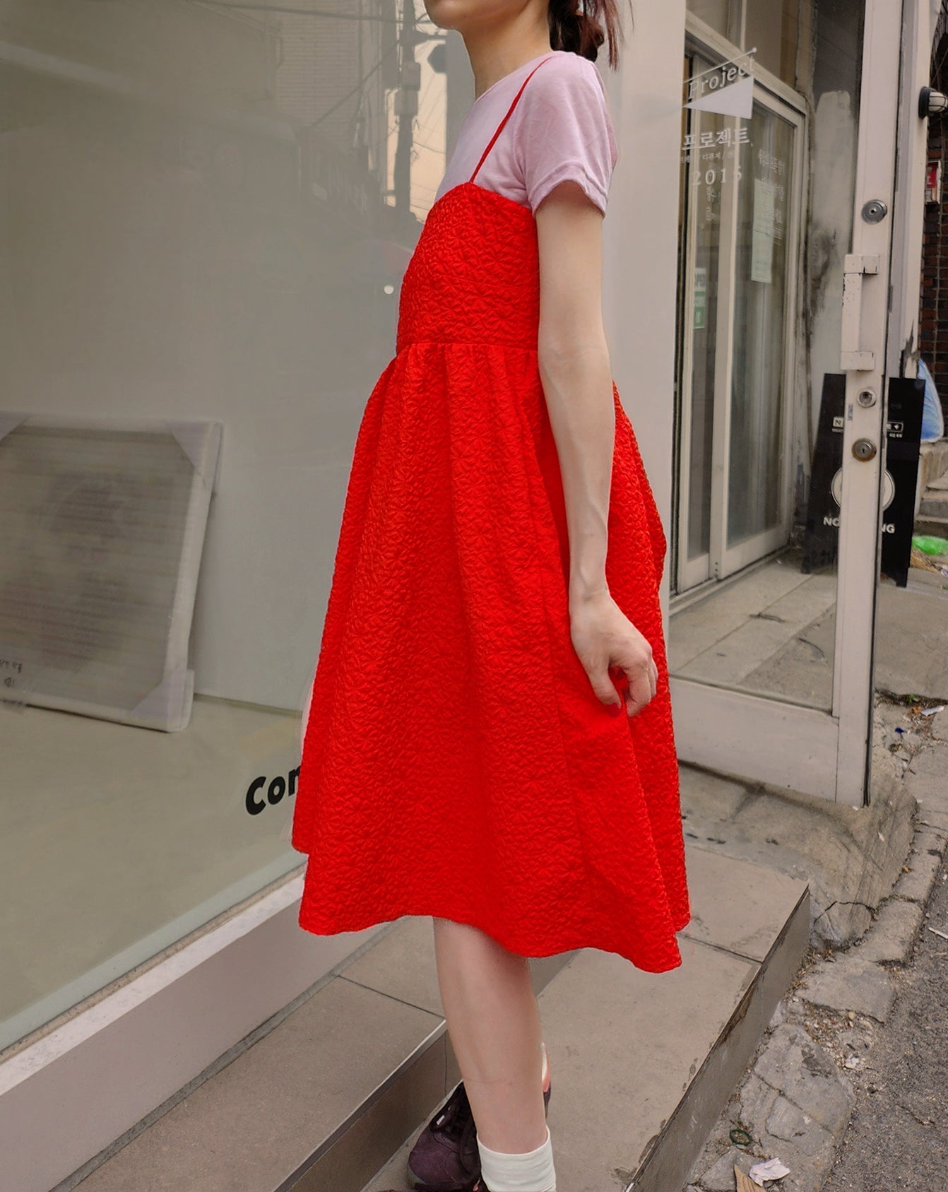 embossing back ribbon dress