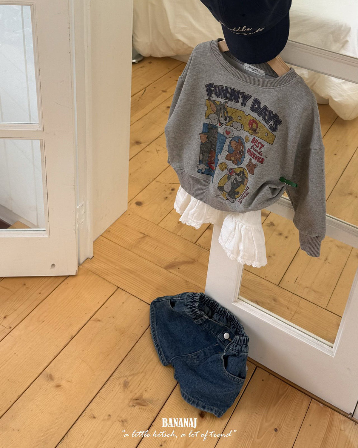 【BANANAJ】funny day sweatshirt
