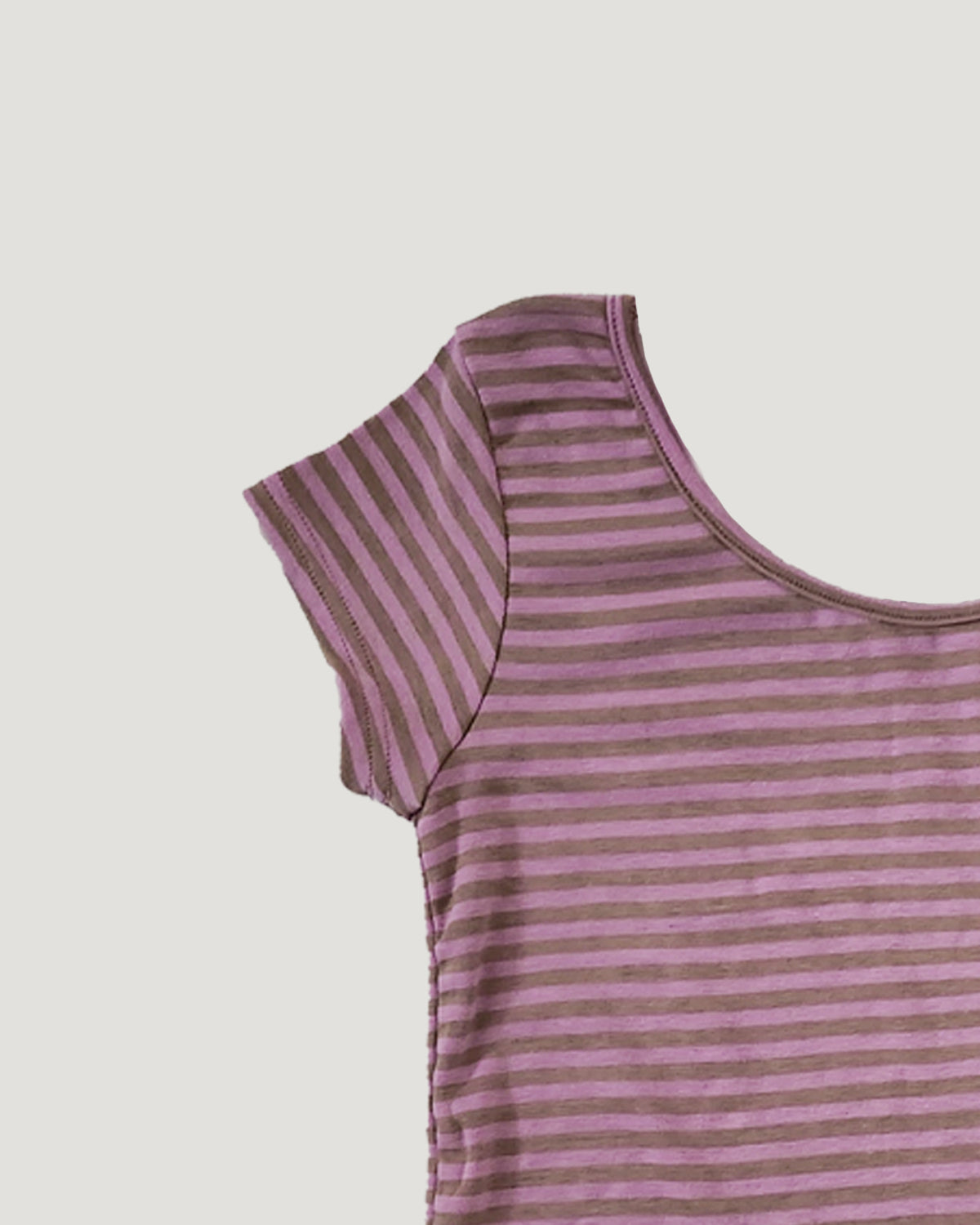 color stripe U neck T