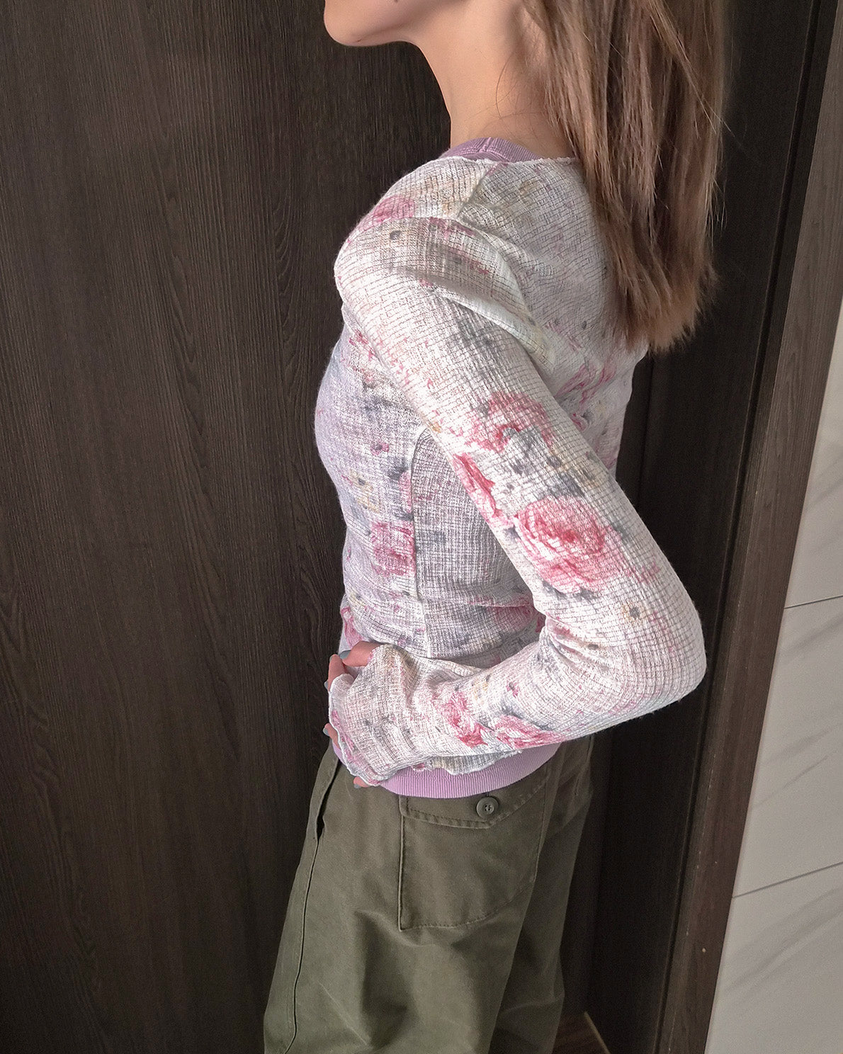blurred rose V neck long sleeve top